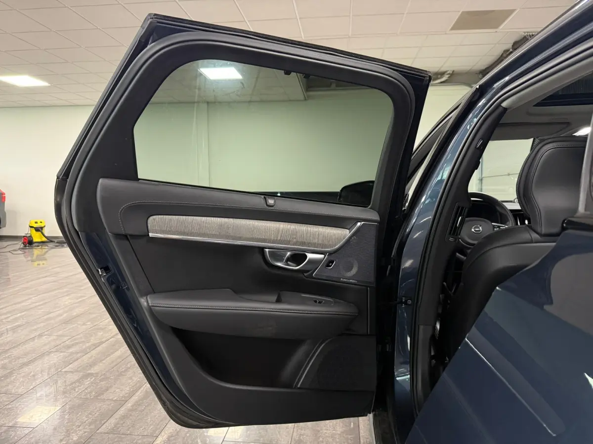 T8 AWD Recharge Ultimate Dark | Bowers & Wilkins | Luchtvering | Stoelventilatie | Schuifdak | Head-Up Display | Stoelmassage | 455pk | Adaptieve Cruise Control | Stoelverwarming voor+achter