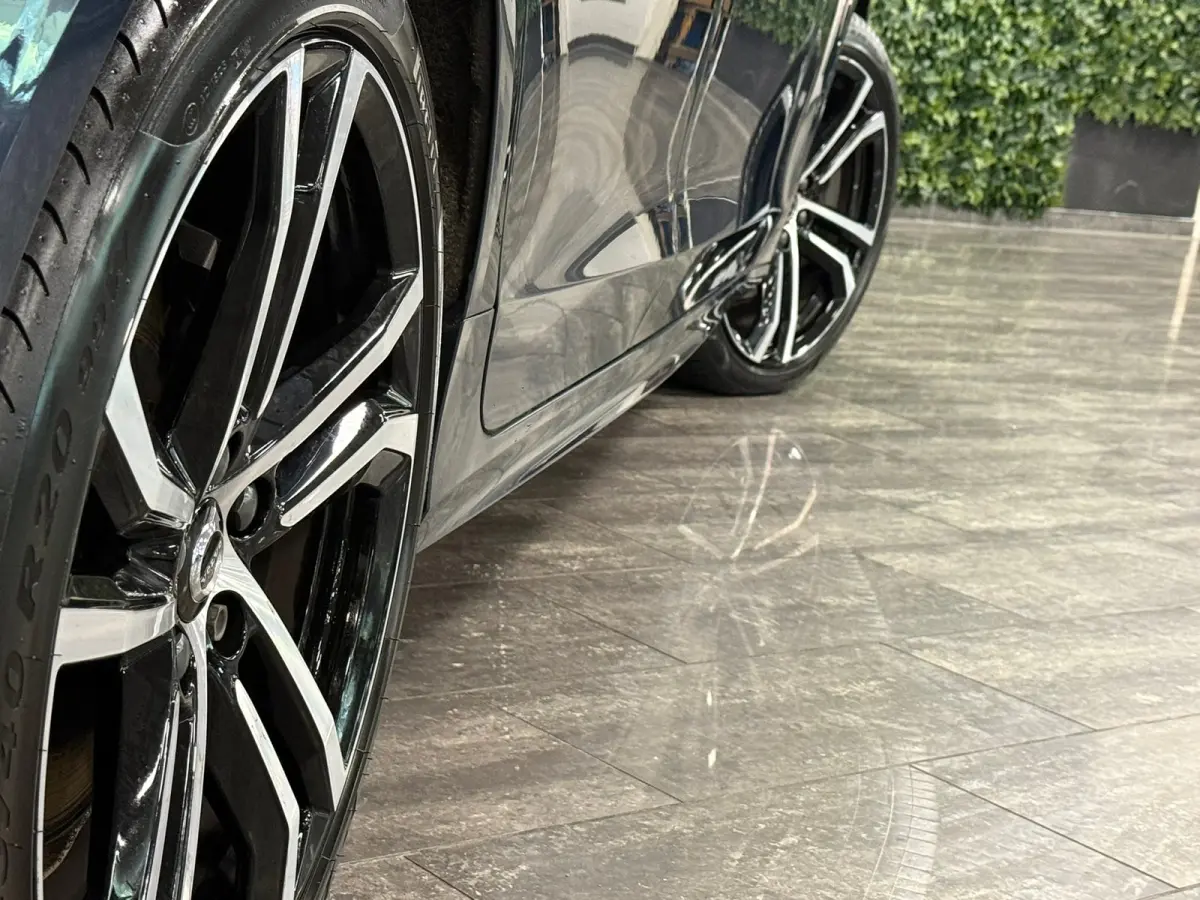 T8 AWD Recharge Ultimate Dark | Bowers & Wilkins | Luchtvering | Stoelventilatie | Schuifdak | Head-Up Display | Stoelmassage | 455pk | Adaptieve Cruise Control | Stoelverwarming voor+achter