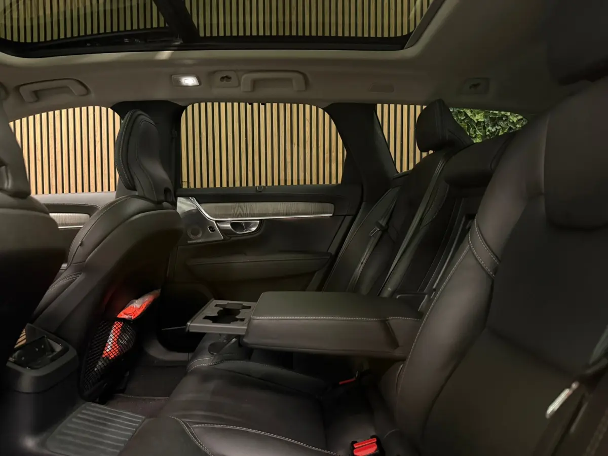 T8 AWD Recharge Ultimate Dark | Bowers & Wilkins | Luchtvering | Stoelventilatie | Schuifdak | Head-Up Display | Stoelmassage | 455pk | Adaptieve Cruise Control | Stoelverwarming voor+achter