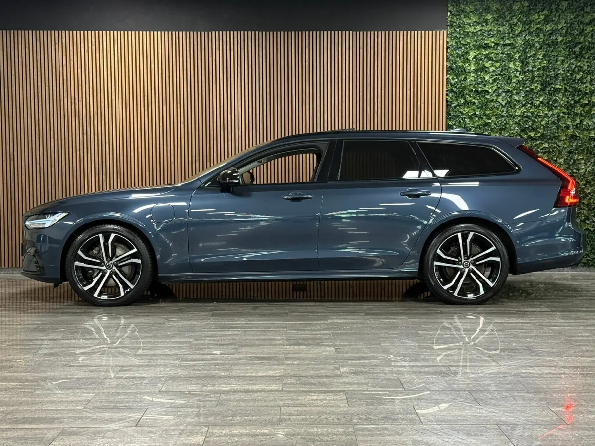 T8 AWD Recharge Ultimate Dark | Bowers & Wilkins | Luchtvering | Stoelventilatie | Schuifdak | Head-Up Display | Stoelmassage | 455pk | Adaptieve Cruise Control | Stoelverwarming voor+achter