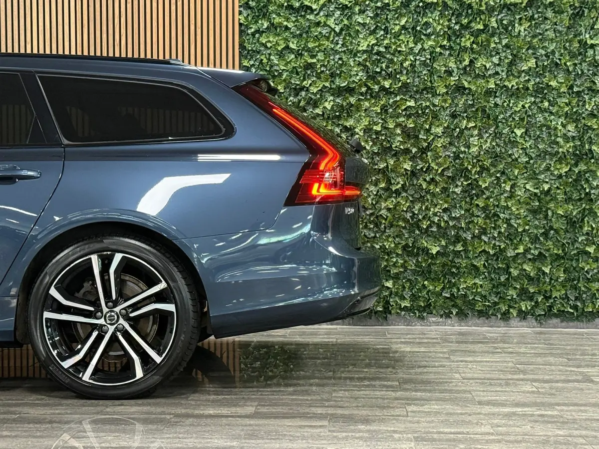 T8 AWD Recharge Ultimate Dark | Bowers & Wilkins | Luchtvering | Stoelventilatie | Schuifdak | Head-Up Display | Stoelmassage | 455pk | Adaptieve Cruise Control | Stoelverwarming voor+achter