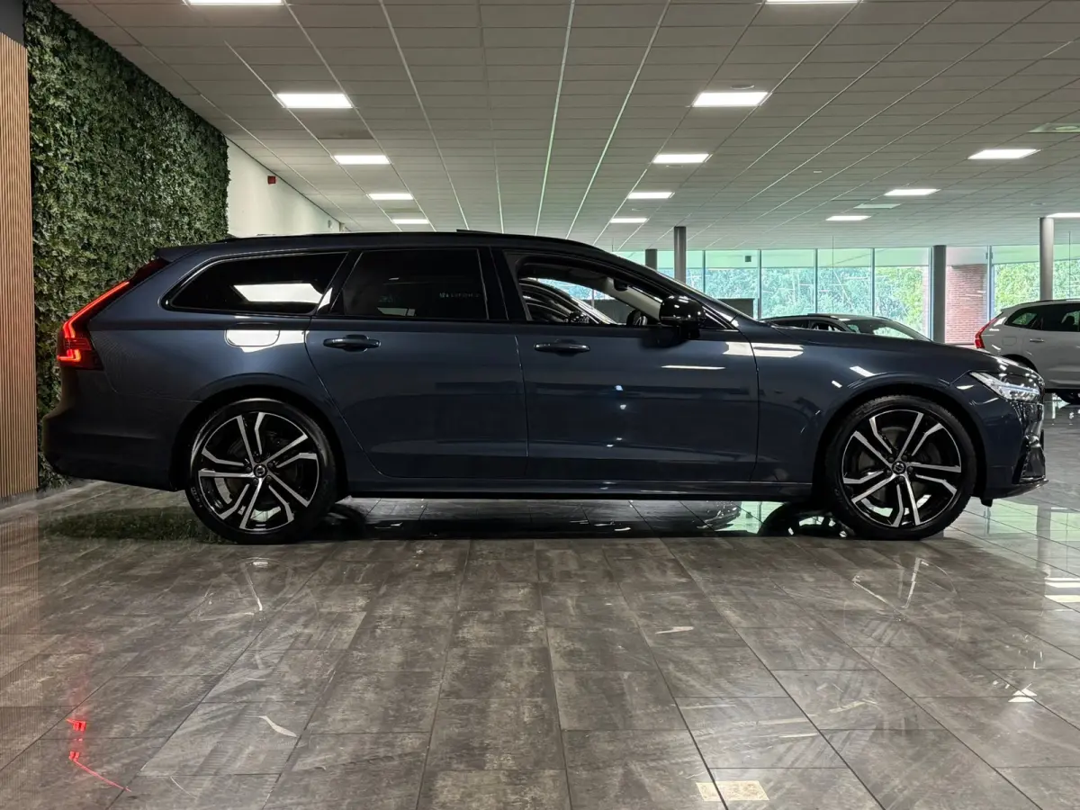 T8 AWD Recharge Ultimate Dark | Bowers & Wilkins | Luchtvering | Stoelventilatie | Schuifdak | Head-Up Display | Stoelmassage | 455pk | Adaptieve Cruise Control | Stoelverwarming voor+achter