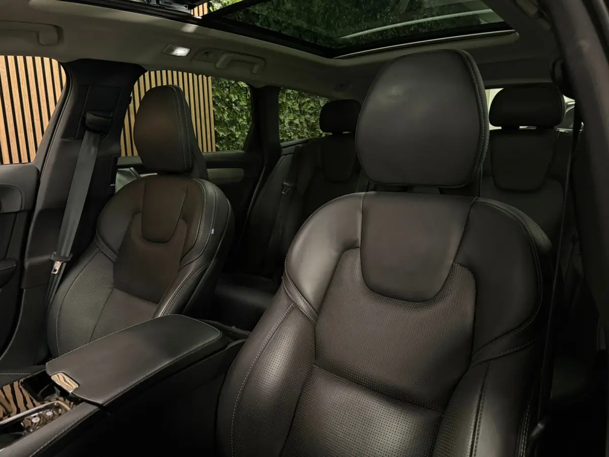 T8 AWD Recharge Ultimate Dark | Bowers & Wilkins | Luchtvering | Stoelventilatie | Schuifdak | Head-Up Display | Stoelmassage | 455pk | Adaptieve Cruise Control | Stoelverwarming voor+achter