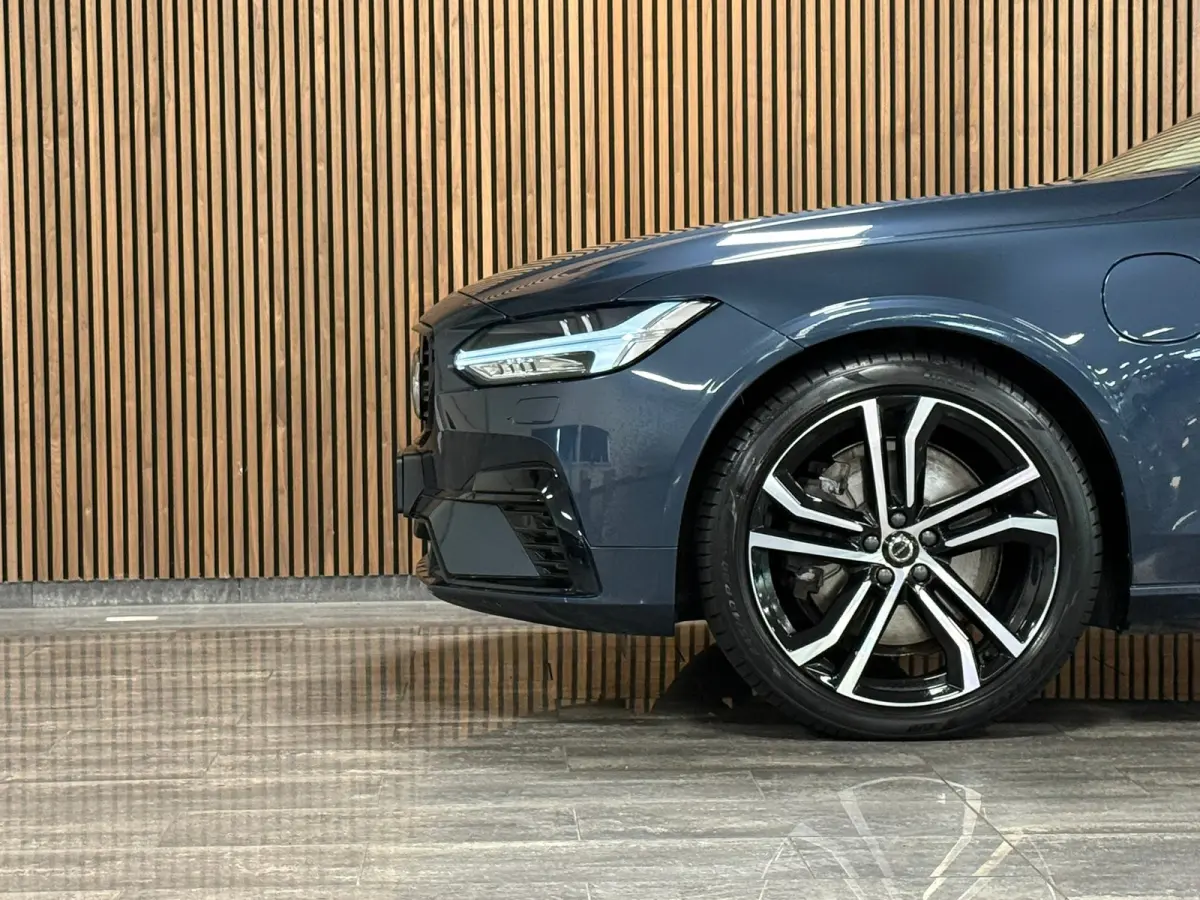 T8 AWD Recharge Ultimate Dark | Bowers & Wilkins | Luchtvering | Stoelventilatie | Schuifdak | Head-Up Display | Stoelmassage | 455pk | Adaptieve Cruise Control | Stoelverwarming voor+achter