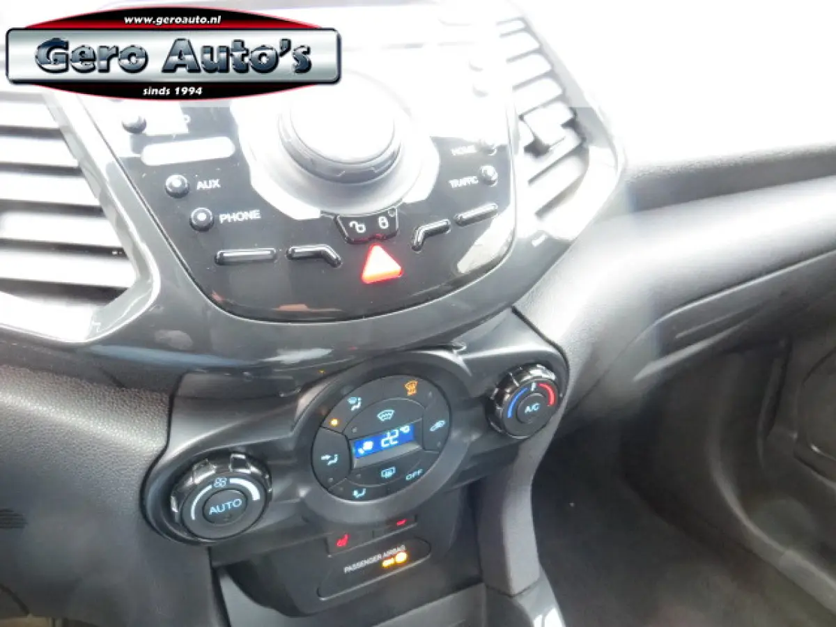1.0 EcoBoost Titanium nl-auto ,airco ecc ,trekhaak pdc