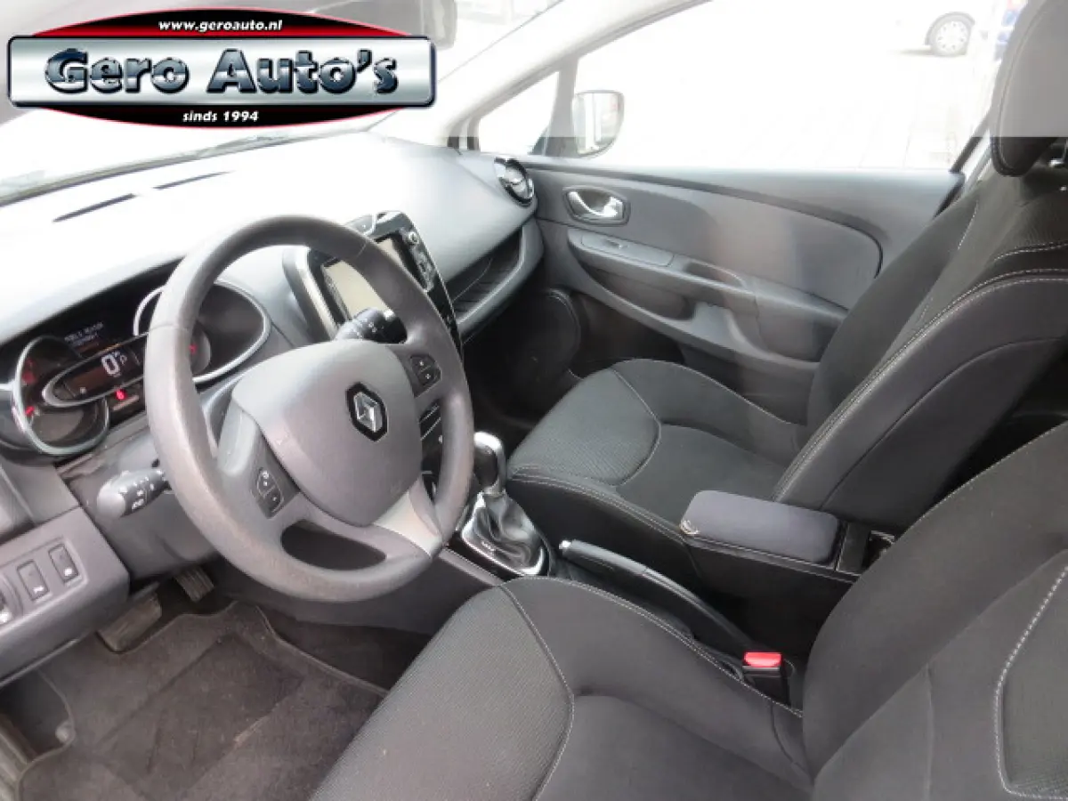 Clio Expression 5 deurs automaat airco cruise control etc nieuwe distrubitie compleet !