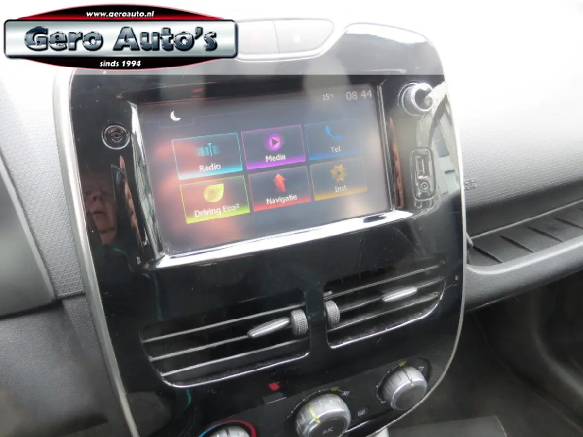 Clio Expression 5 deurs automaat airco cruise control etc nieuwe distrubitie compleet !