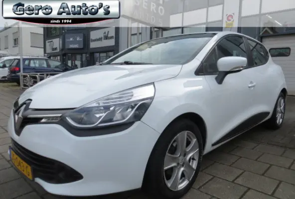Clio Expression 5 deurs automaat airco cruise control etc nieuwe distrubitie compleet !