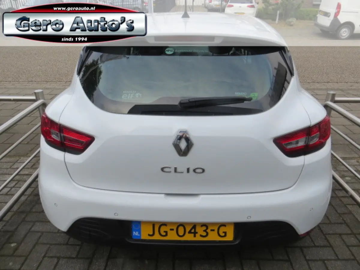 Clio Expression 5 deurs automaat airco cruise control etc nieuwe distrubitie compleet !