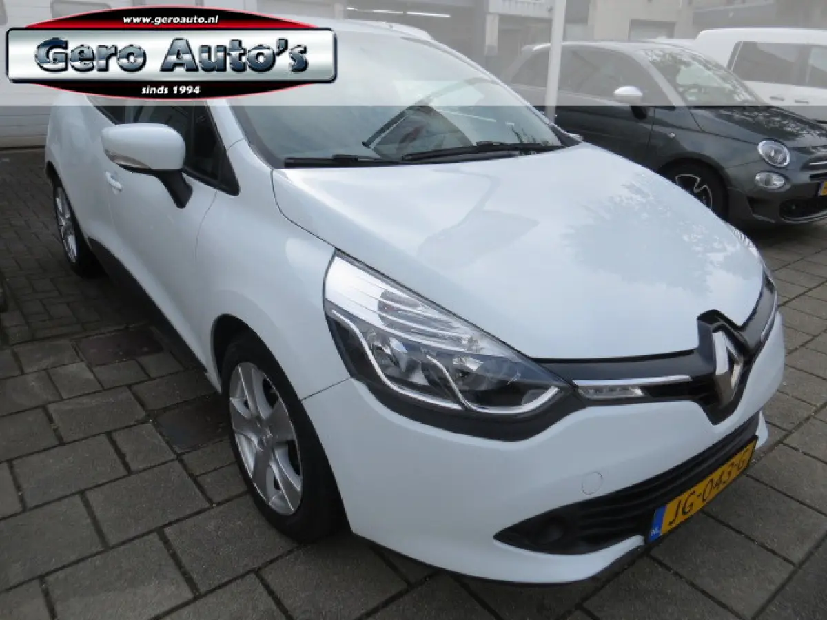 Clio Expression 5 deurs automaat airco cruise control etc nieuwe distrubitie compleet !