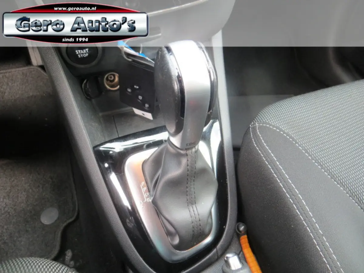Clio Expression 5 deurs automaat airco cruise control etc nieuwe distrubitie compleet !