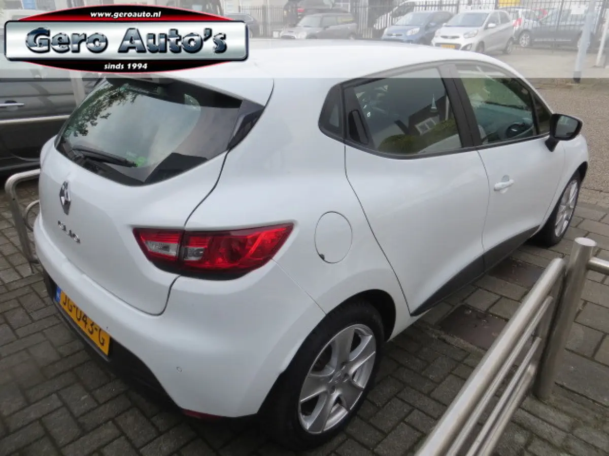 Clio Expression 5 deurs automaat airco cruise control etc nieuwe distrubitie compleet !