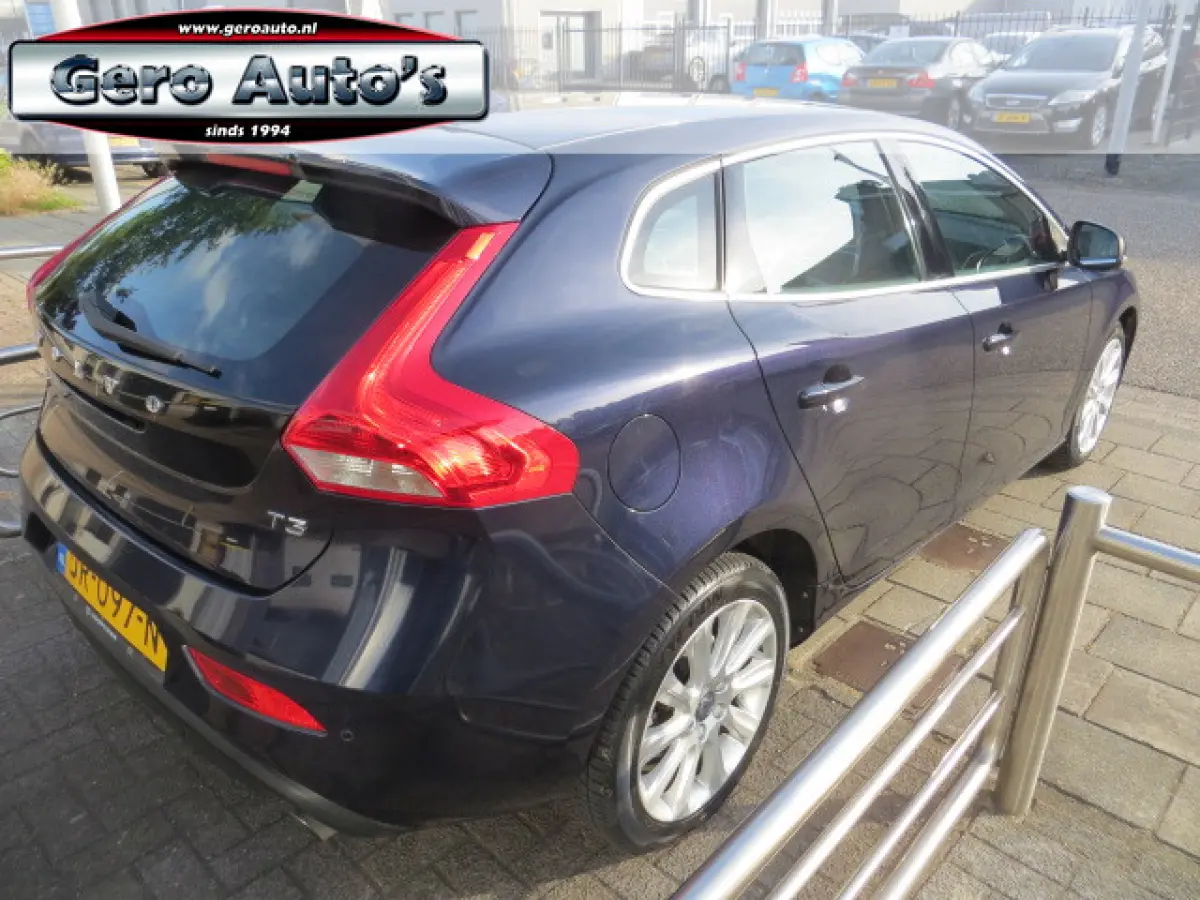 2.0 T3 Momentum half leder ,airco ecc ,bots herkenning etc
