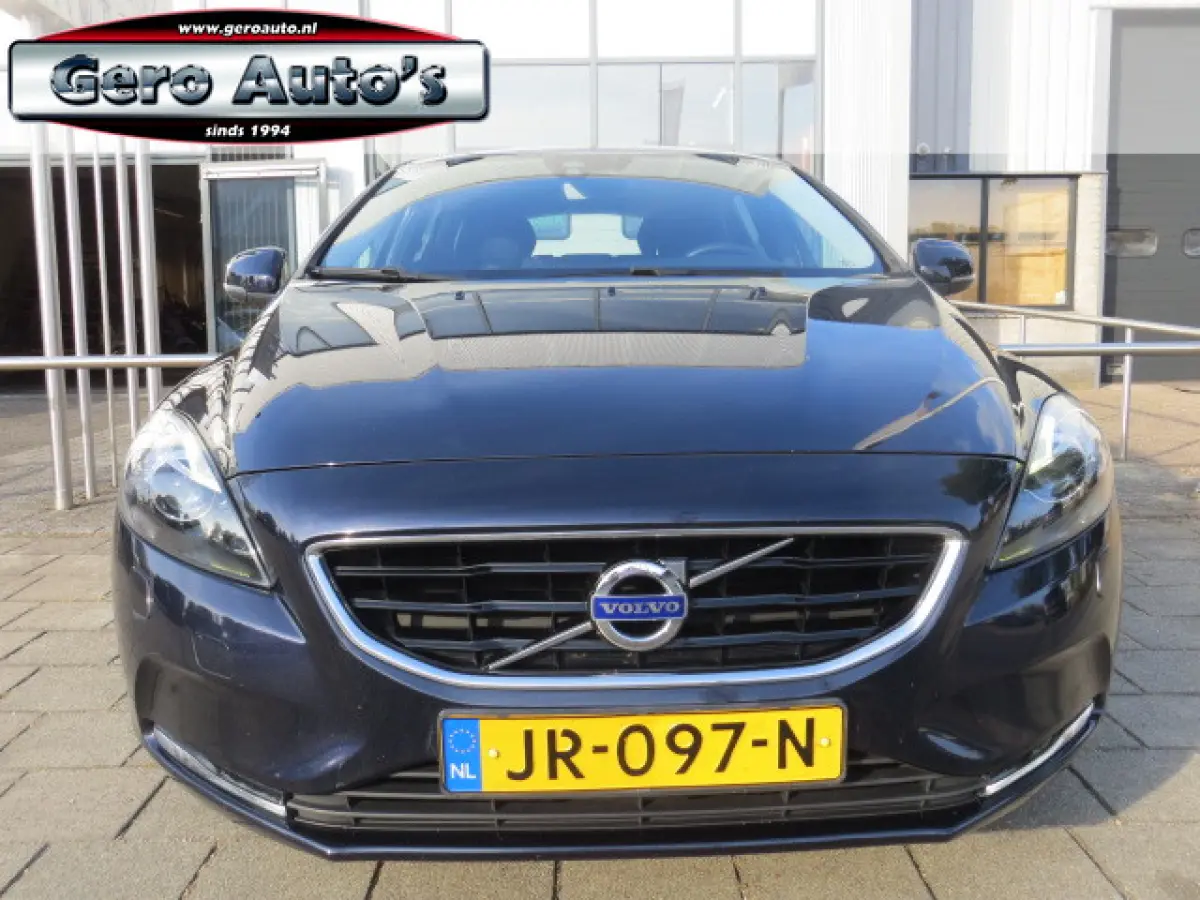 2.0 T3 Momentum half leder ,airco ecc ,bots herkenning etc