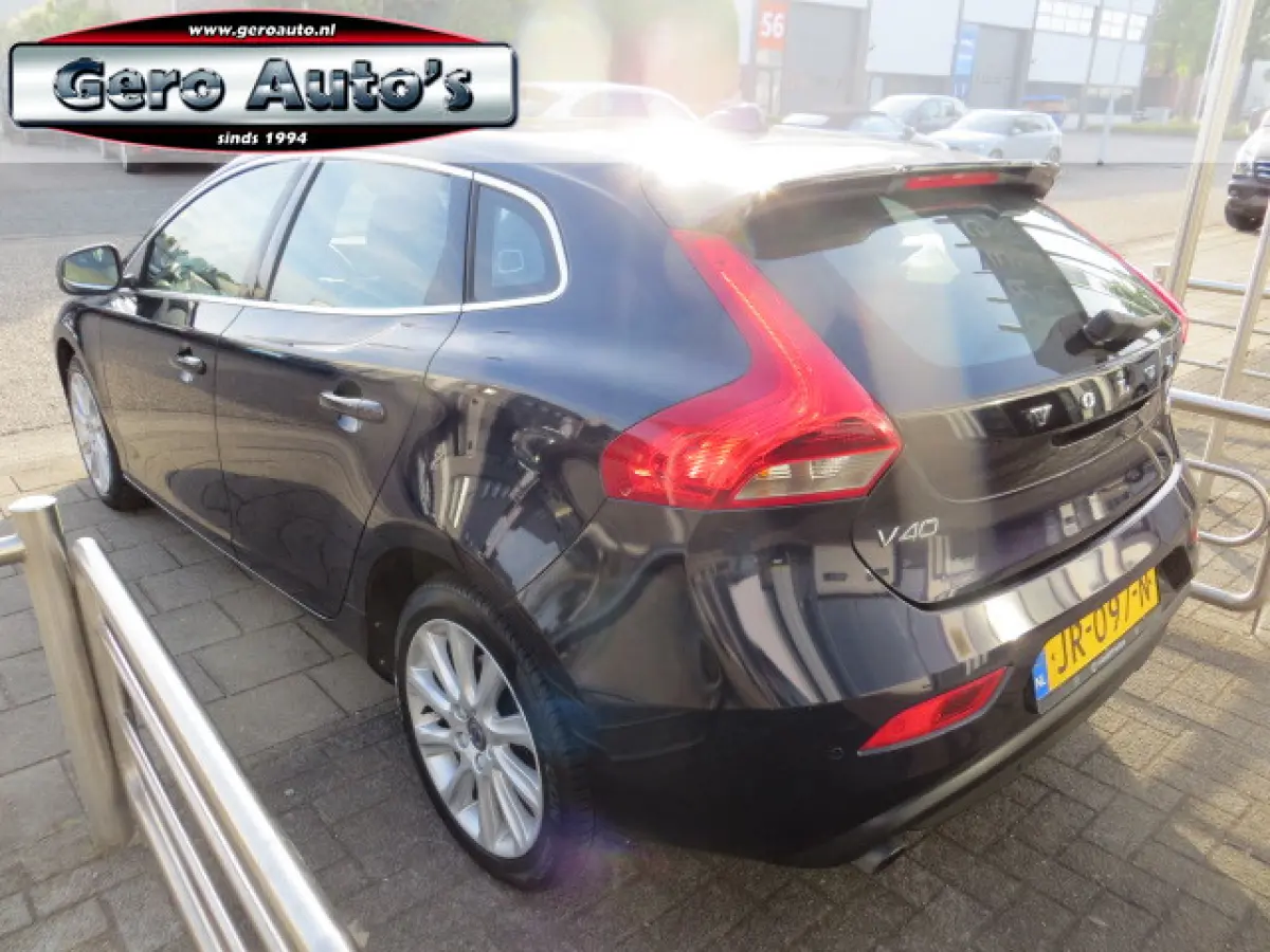 2.0 T3 Momentum half leder ,airco ecc ,bots herkenning etc