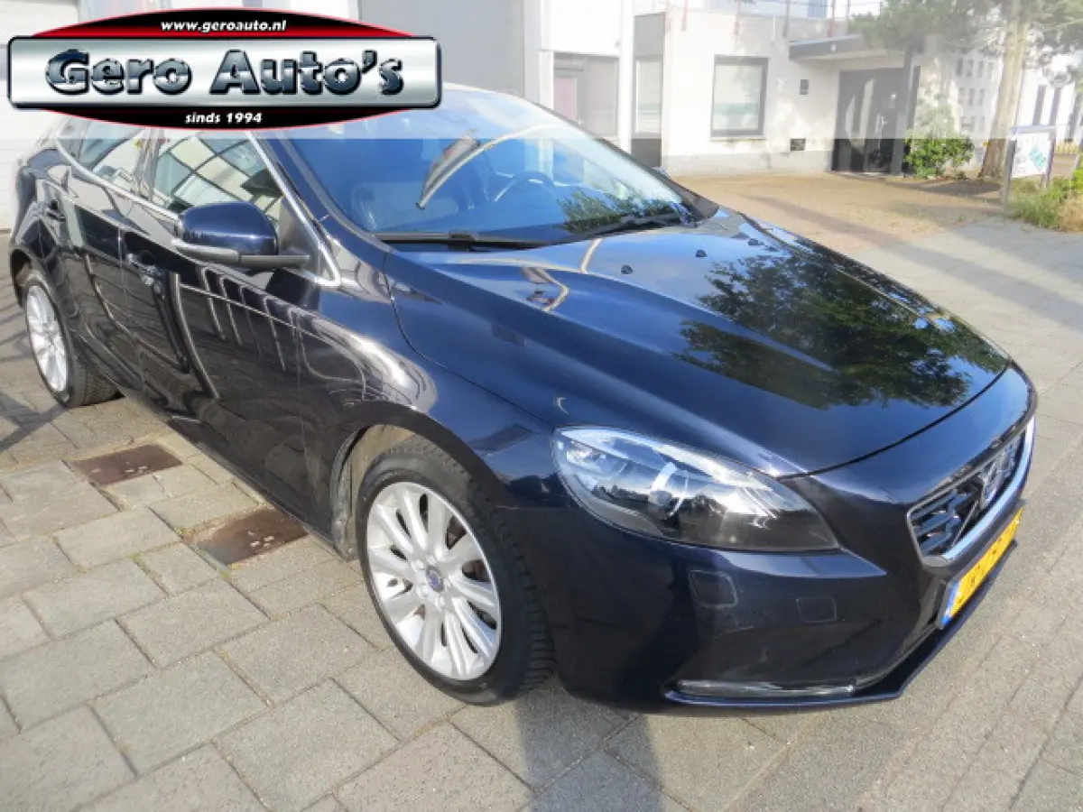 2.0 T3 Momentum half leder ,airco ecc ,bots herkenning etc