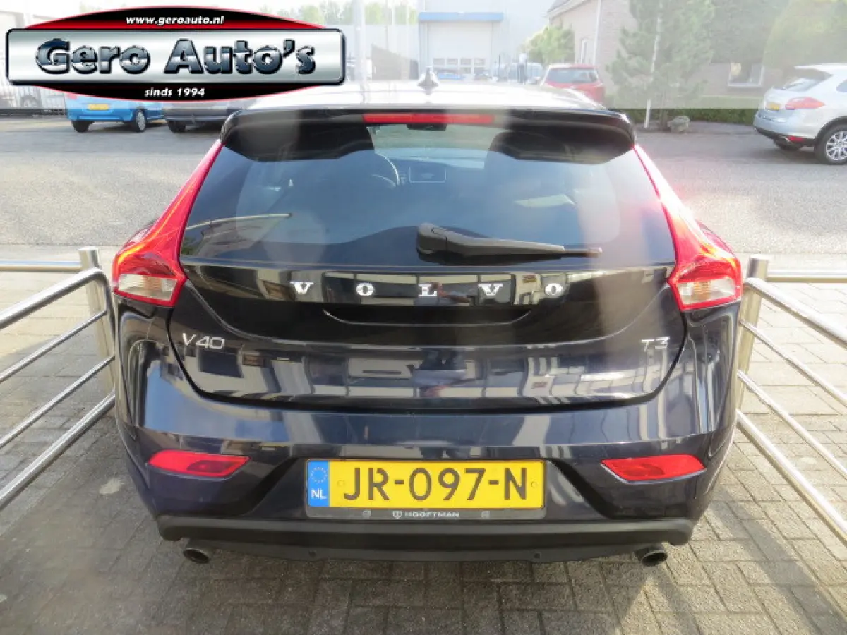2.0 T3 Momentum half leder ,airco ecc ,bots herkenning etc