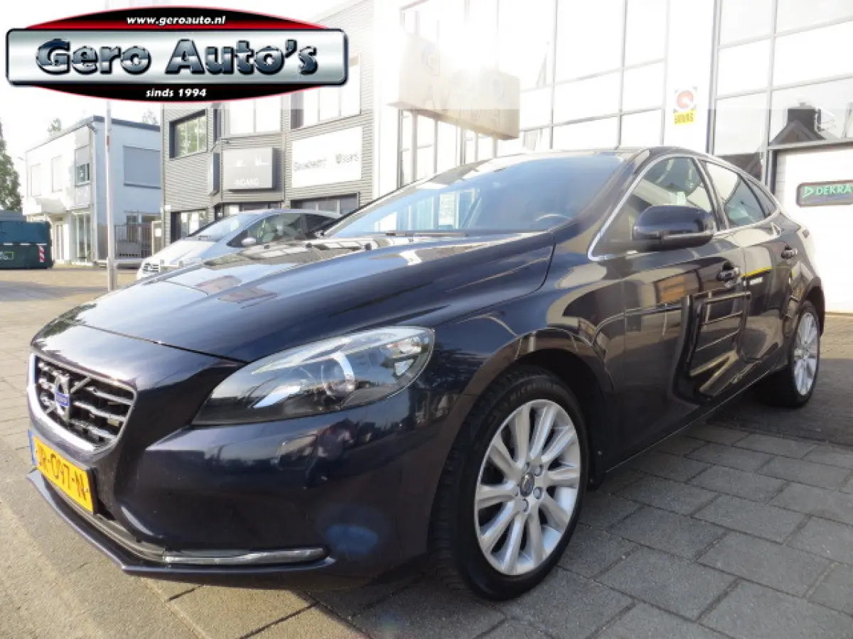 2.0 T3 Momentum half leder ,airco ecc ,bots herkenning etc