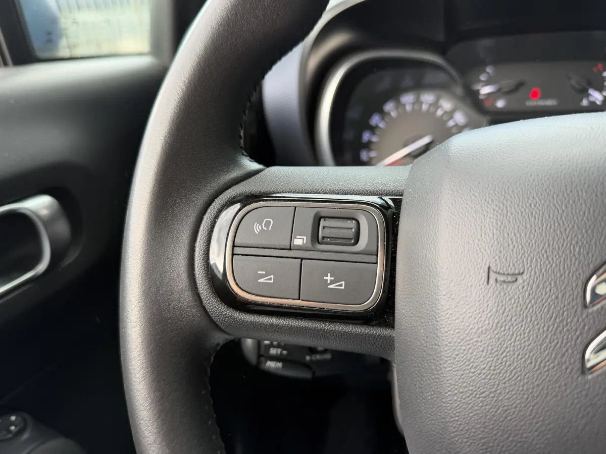 1.2 PureTech Shine Ripcurl 17"/Trekhaak/Stoelverwarming/Head-up/Camera/Apple Carplay & Android Auto