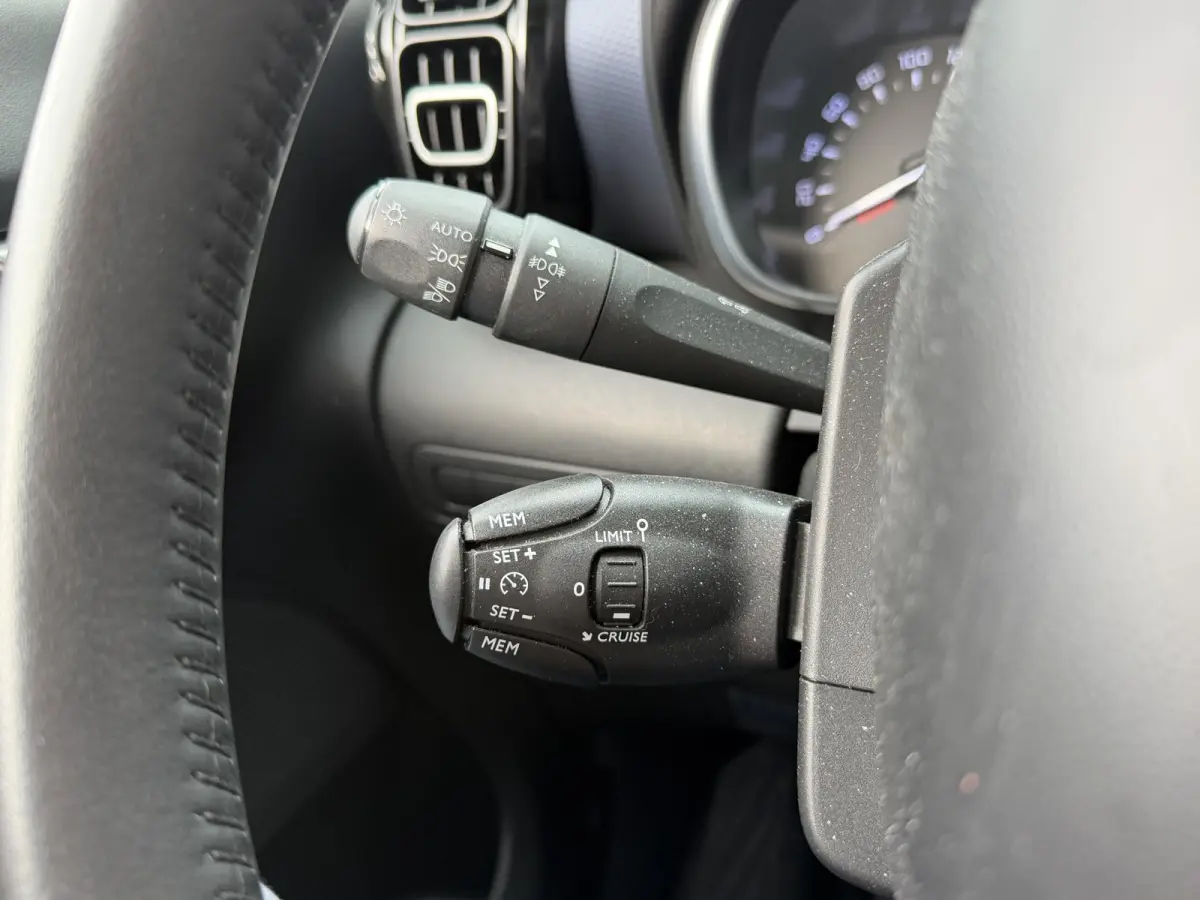1.2 PureTech Shine Ripcurl 17"/Trekhaak/Stoelverwarming/Head-up/Camera/Apple Carplay & Android Auto