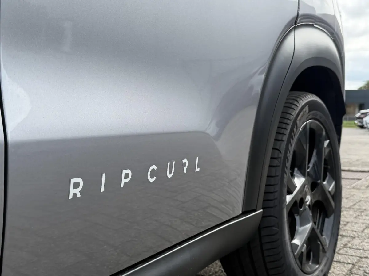 1.2 PureTech Shine Ripcurl 17"/Trekhaak/Stoelverwarming/Head-up/Camera/Apple Carplay & Android Auto