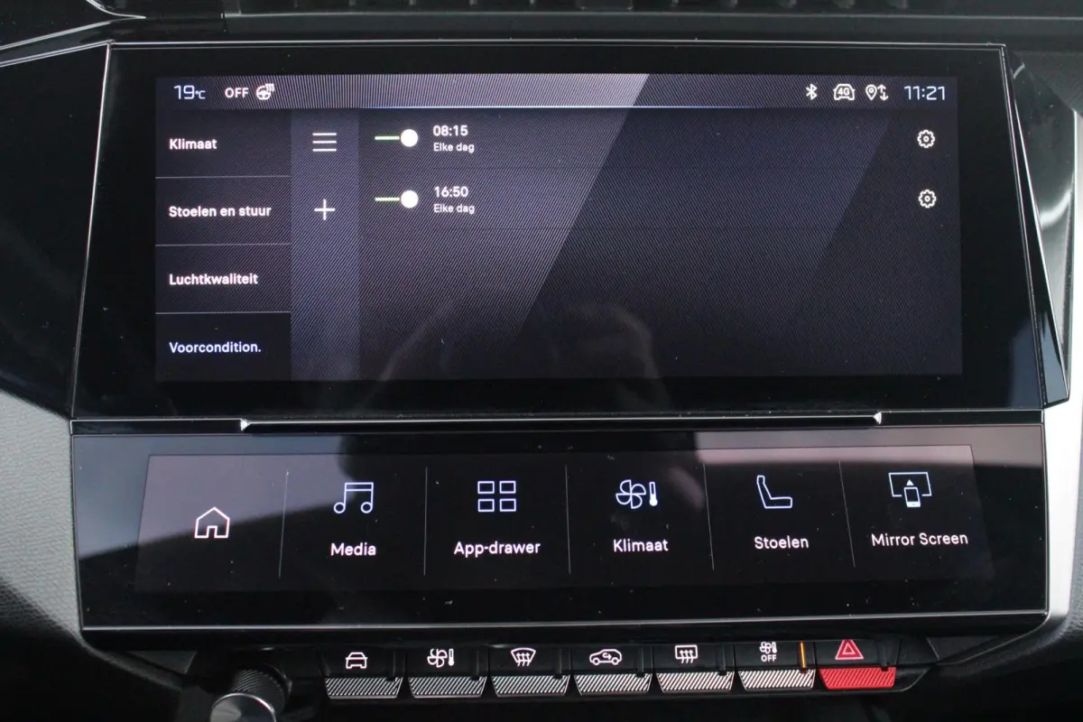 GT 54 kWh | 360° CAMERA | ELEKTRISCHE STOEL VERSTELLING MET MASAGE FUNTIE | VOORSTOELEN VERWARMD | ALCANTARA BEKLEDING | DRAADLOZE APPLE CARPLAY/ANDROID AUTO | DAB+ RADIO | ADAPTIVE CRUISE 