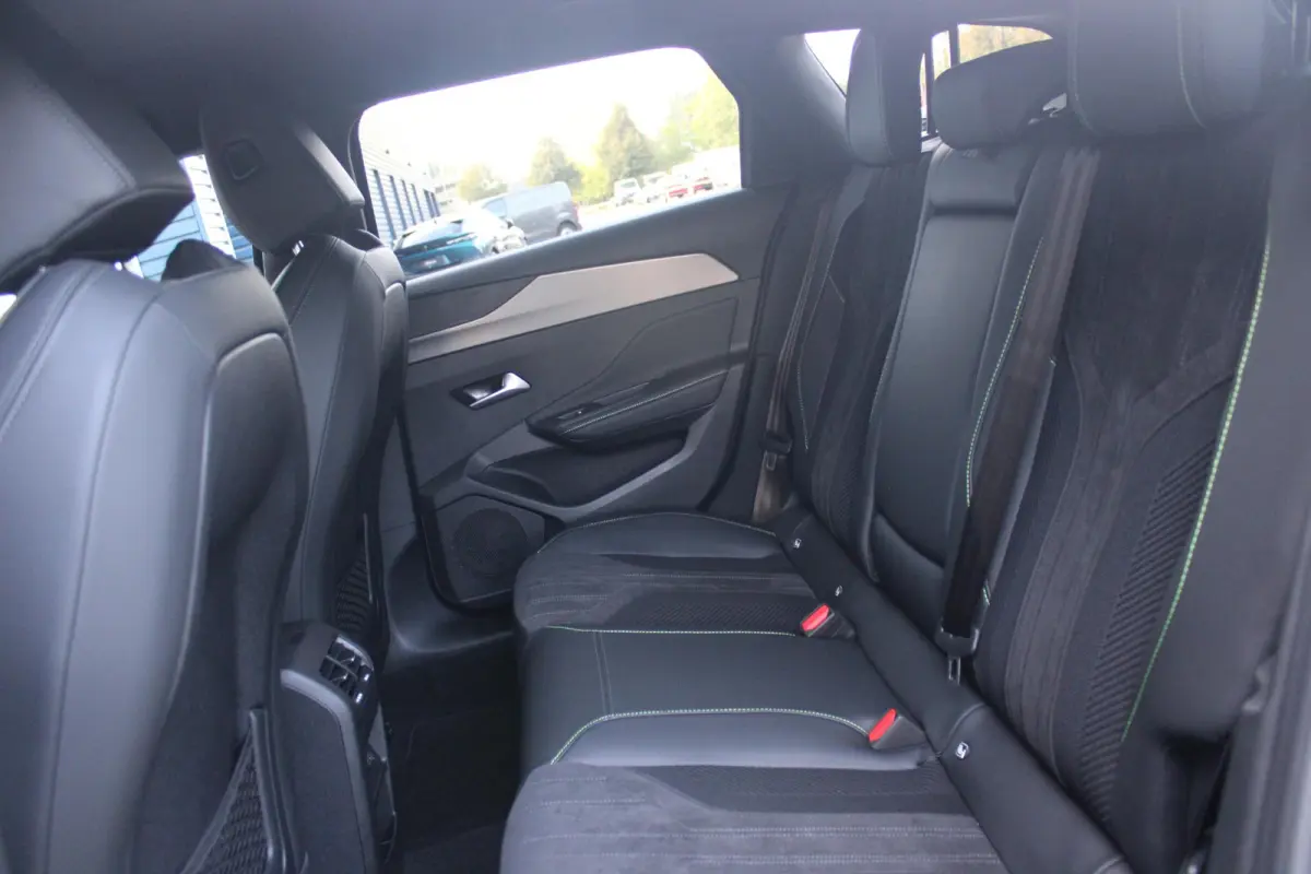 GT 54 kWh | 360° CAMERA | ELEKTRISCHE STOEL VERSTELLING MET MASAGE FUNTIE | VOORSTOELEN VERWARMD | ALCANTARA BEKLEDING | DRAADLOZE APPLE CARPLAY/ANDROID AUTO | DAB+ RADIO | ADAPTIVE CRUISE 