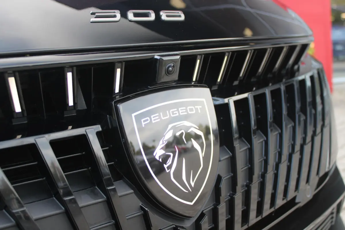 GT 54 kWh | 360° CAMERA | ELEKTRISCHE STOEL VERSTELLING MET MASAGE FUNTIE | VOORSTOELEN VERWARMD | ALCANTARA BEKLEDING | DRAADLOZE APPLE CARPLAY/ANDROID AUTO | DAB+ RADIO | ADAPTIVE CRUISE 