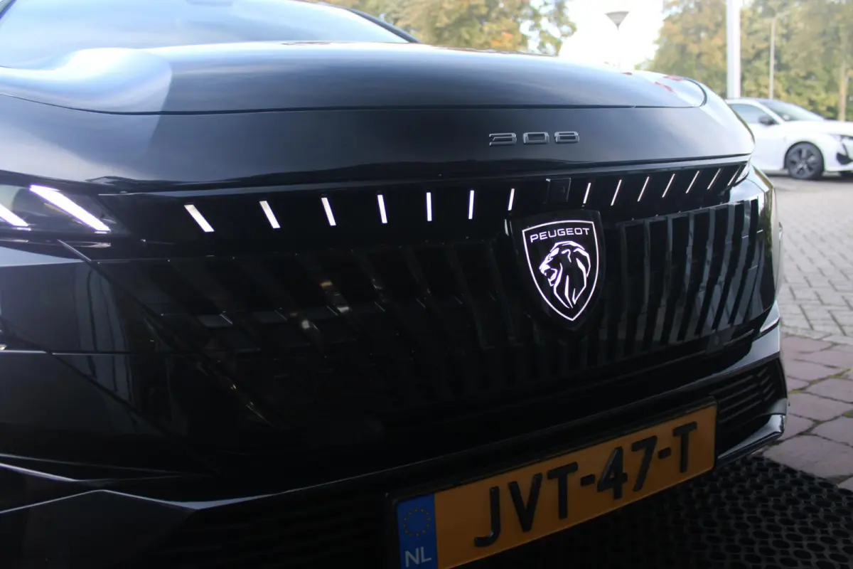 GT 54 kWh | 360° CAMERA | ELEKTRISCHE STOEL VERSTELLING MET MASAGE FUNTIE | VOORSTOELEN VERWARMD | ALCANTARA BEKLEDING | DRAADLOZE APPLE CARPLAY/ANDROID AUTO | DAB+ RADIO | ADAPTIVE CRUISE 