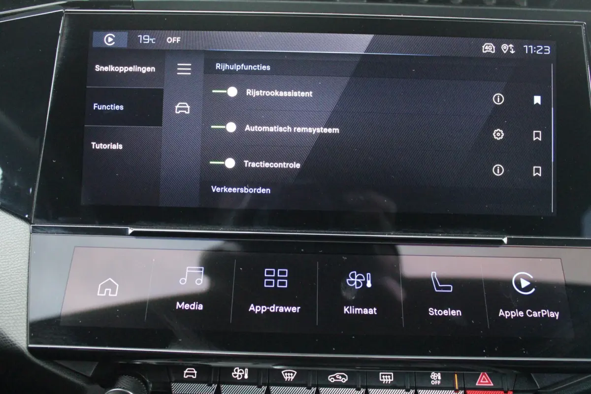 GT 54 kWh | 360° CAMERA | ELEKTRISCHE STOEL VERSTELLING MET MASAGE FUNTIE | VOORSTOELEN VERWARMD | ALCANTARA BEKLEDING | DRAADLOZE APPLE CARPLAY/ANDROID AUTO | DAB+ RADIO | ADAPTIVE CRUISE 