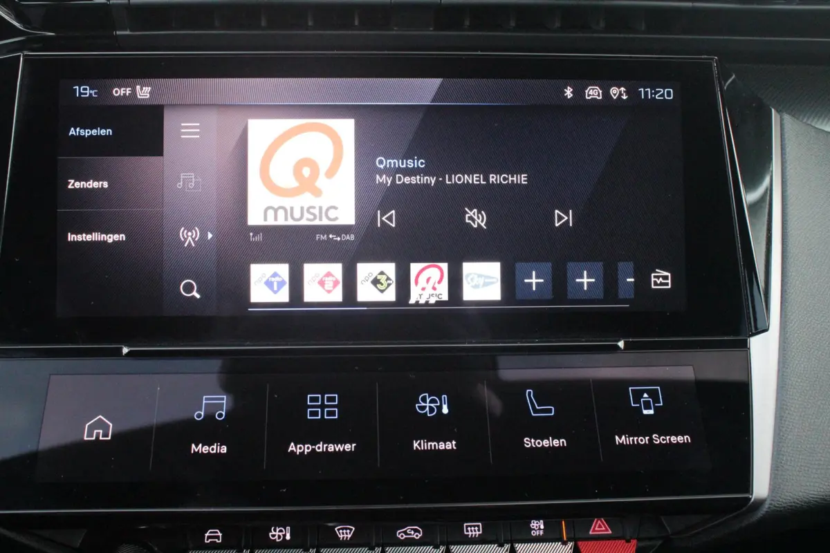 GT 54 kWh | 360° CAMERA | ELEKTRISCHE STOEL VERSTELLING MET MASAGE FUNTIE | VOORSTOELEN VERWARMD | ALCANTARA BEKLEDING | DRAADLOZE APPLE CARPLAY/ANDROID AUTO | DAB+ RADIO | ADAPTIVE CRUISE 