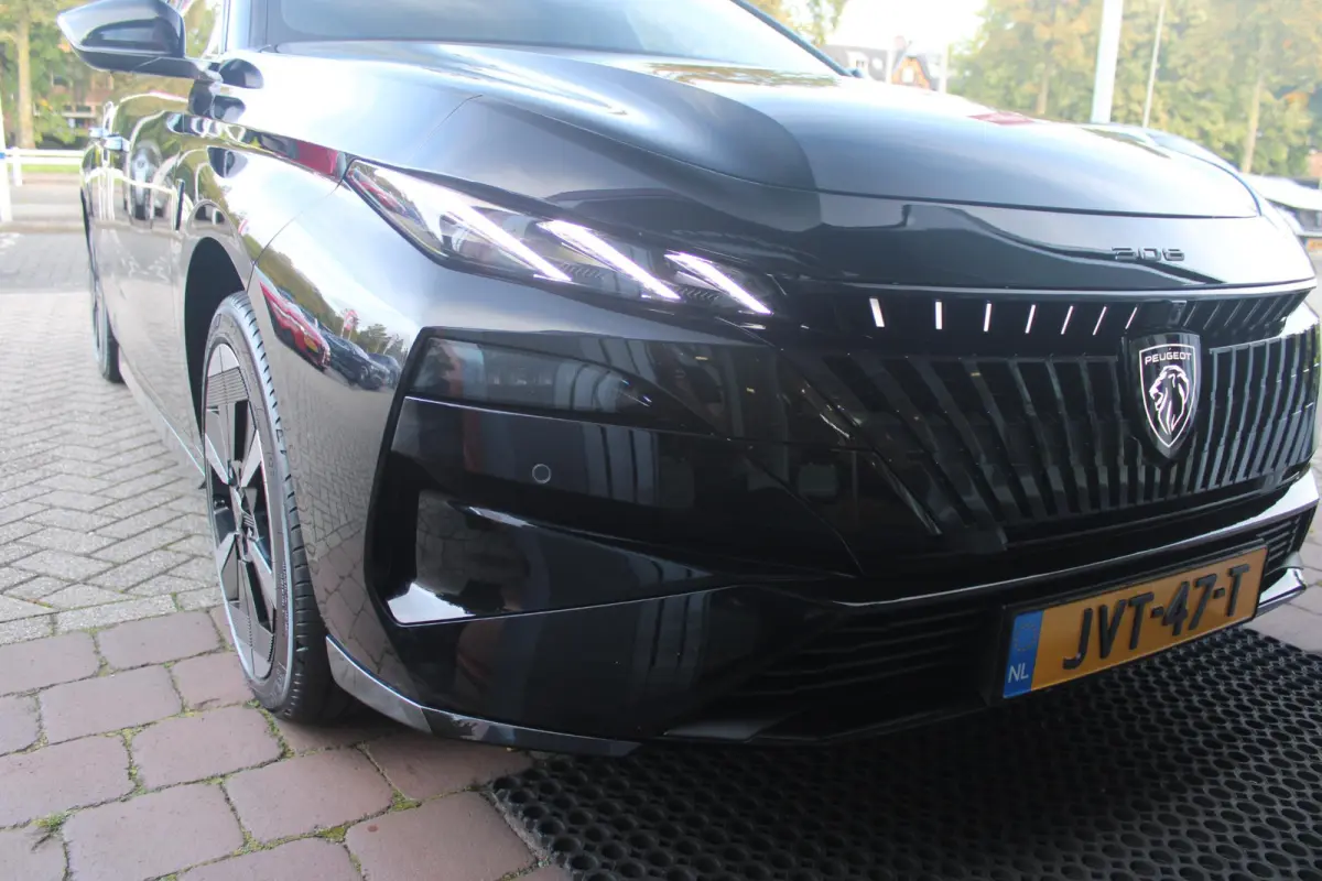 GT 54 kWh | 360° CAMERA | ELEKTRISCHE STOEL VERSTELLING MET MASAGE FUNTIE | VOORSTOELEN VERWARMD | ALCANTARA BEKLEDING | DRAADLOZE APPLE CARPLAY/ANDROID AUTO | DAB+ RADIO | ADAPTIVE CRUISE 