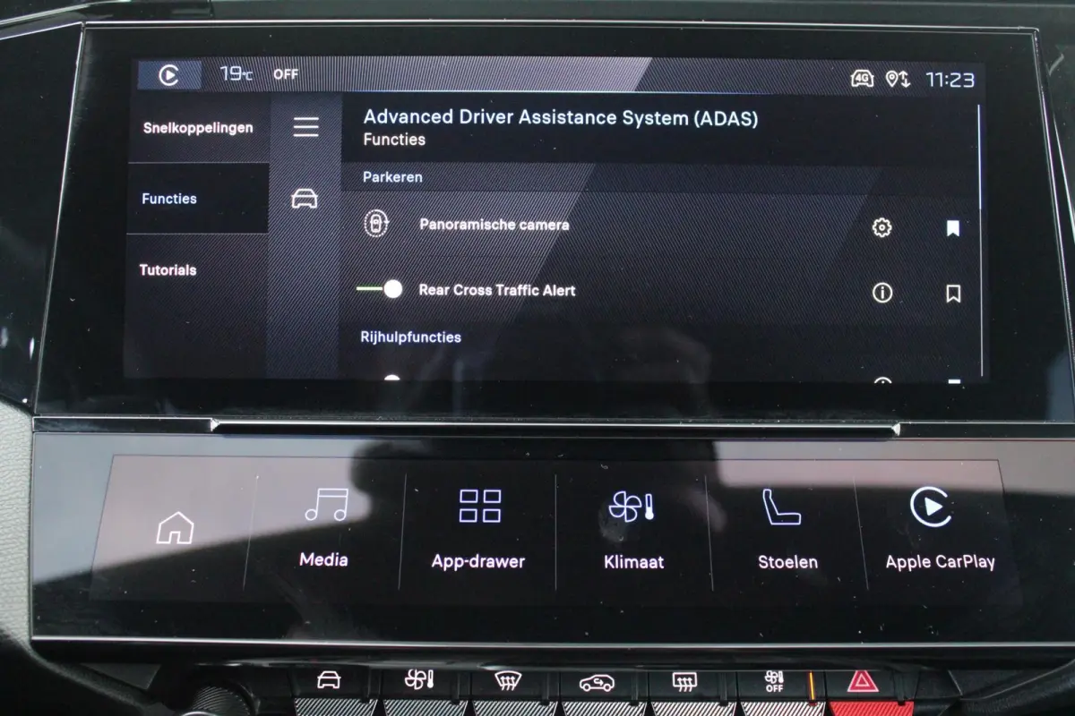 GT 54 kWh | 360° CAMERA | ELEKTRISCHE STOEL VERSTELLING MET MASAGE FUNTIE | VOORSTOELEN VERWARMD | ALCANTARA BEKLEDING | DRAADLOZE APPLE CARPLAY/ANDROID AUTO | DAB+ RADIO | ADAPTIVE CRUISE 