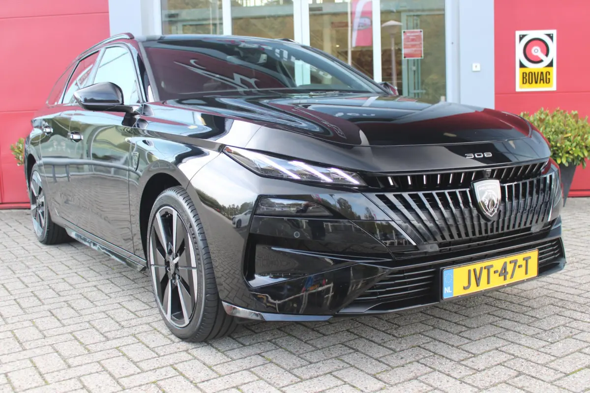 GT 54 kWh | 360° CAMERA | ELEKTRISCHE STOEL VERSTELLING MET MASAGE FUNTIE | VOORSTOELEN VERWARMD | ALCANTARA BEKLEDING | DRAADLOZE APPLE CARPLAY/ANDROID AUTO | DAB+ RADIO | ADAPTIVE CRUISE 