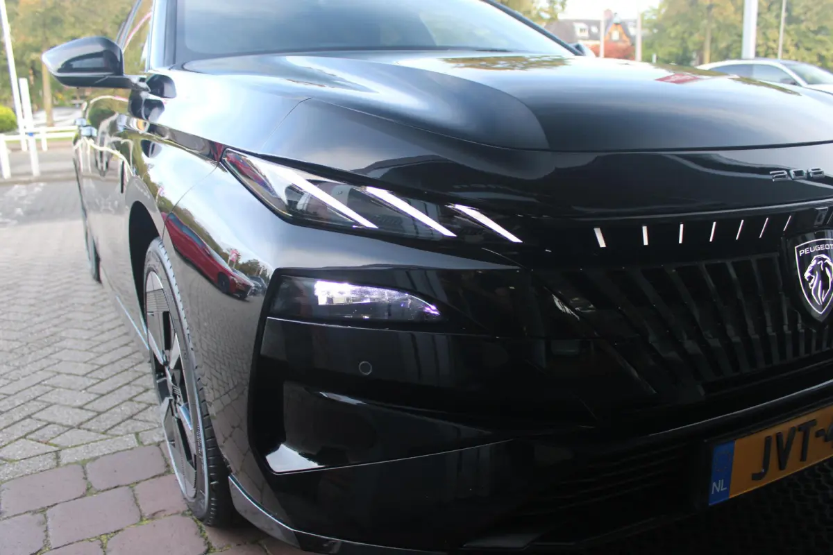 GT 54 kWh | 360° CAMERA | ELEKTRISCHE STOEL VERSTELLING MET MASAGE FUNTIE | VOORSTOELEN VERWARMD | ALCANTARA BEKLEDING | DRAADLOZE APPLE CARPLAY/ANDROID AUTO | DAB+ RADIO | ADAPTIVE CRUISE 