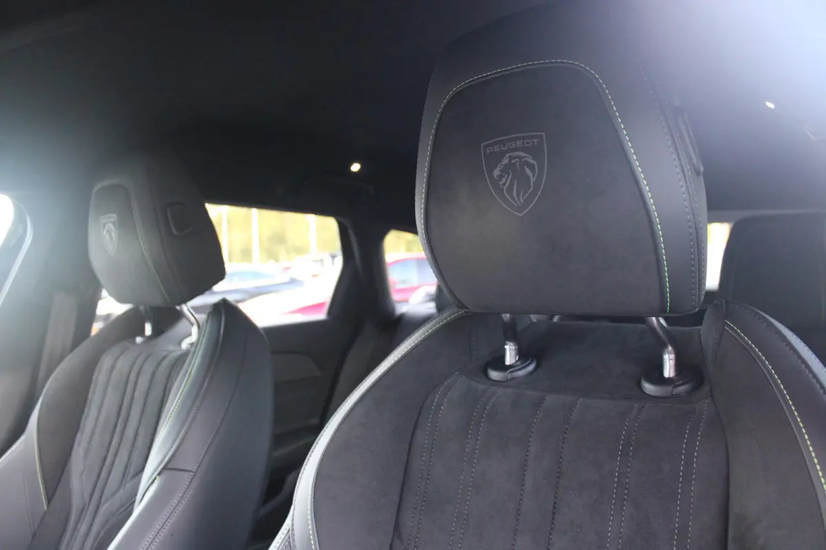 GT 54 kWh | 360° CAMERA | ELEKTRISCHE STOEL VERSTELLING MET MASAGE FUNTIE | VOORSTOELEN VERWARMD | ALCANTARA BEKLEDING | DRAADLOZE APPLE CARPLAY/ANDROID AUTO | DAB+ RADIO | ADAPTIVE CRUISE 