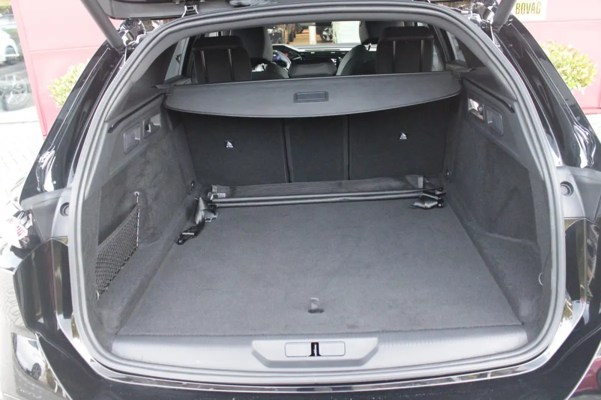 GT 54 kWh | 360° CAMERA | ELEKTRISCHE STOEL VERSTELLING MET MASAGE FUNTIE | VOORSTOELEN VERWARMD | ALCANTARA BEKLEDING | DRAADLOZE APPLE CARPLAY/ANDROID AUTO | DAB+ RADIO | ADAPTIVE CRUISE 