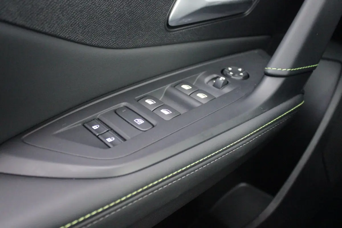 GT 54 kWh | 360° CAMERA | ELEKTRISCHE STOEL VERSTELLING MET MASAGE FUNTIE | VOORSTOELEN VERWARMD | ALCANTARA BEKLEDING | DRAADLOZE APPLE CARPLAY/ANDROID AUTO | DAB+ RADIO | ADAPTIVE CRUISE 
