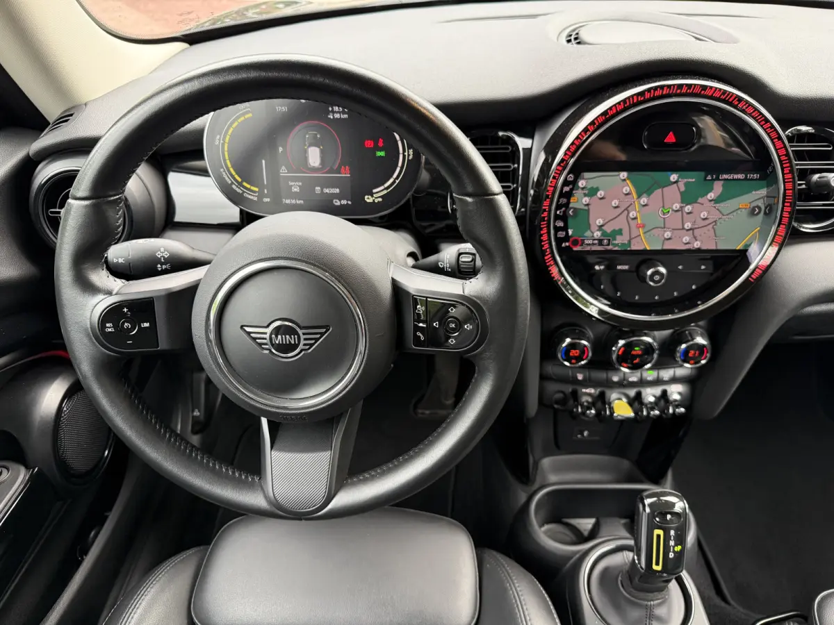 SE 33 kWh, SOH 96% | Sport leder | Clima | Navi & CarPlay