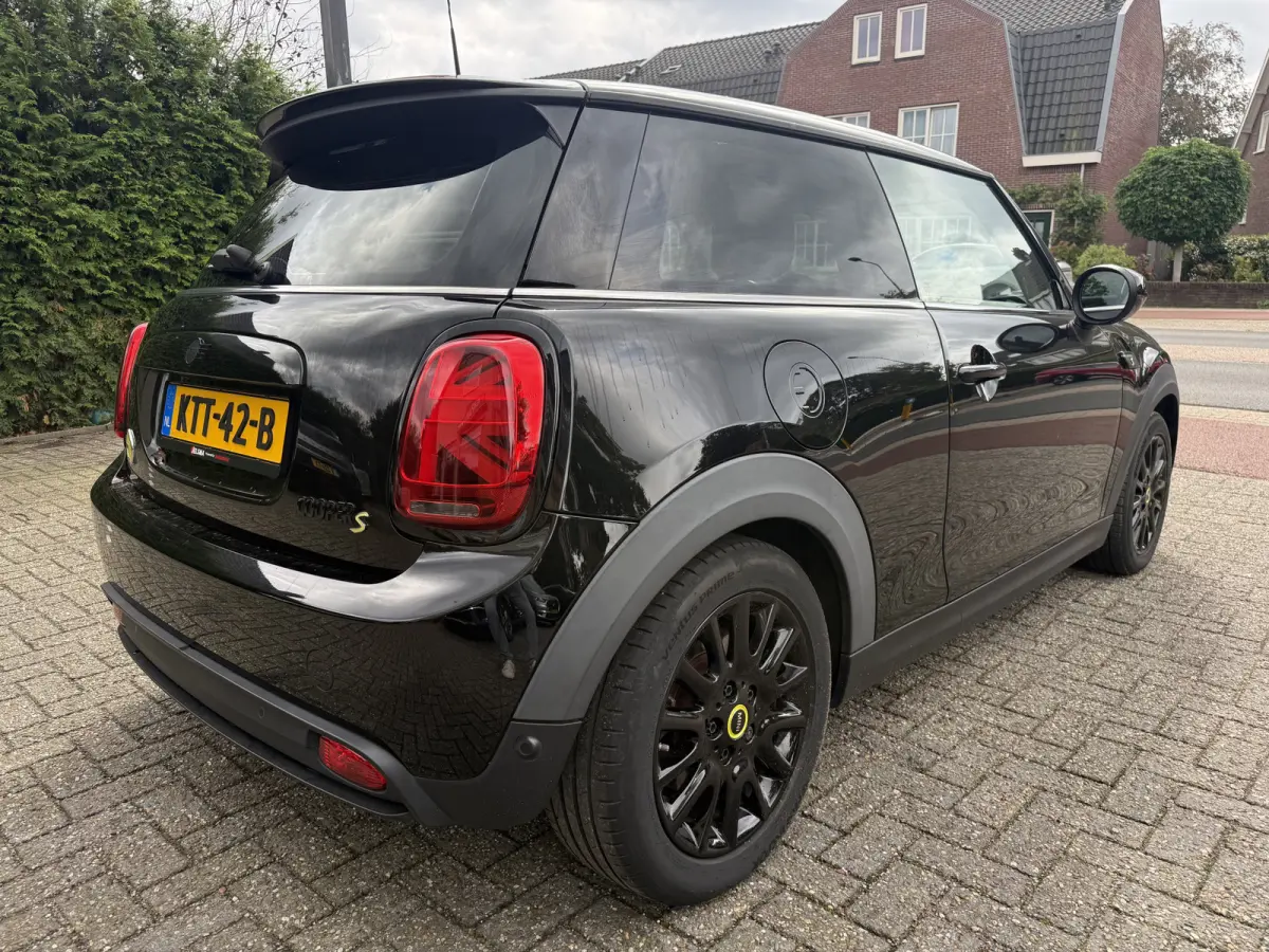 SE 33 kWh, SOH 96% | Sport leder | Clima | Navi & CarPlay