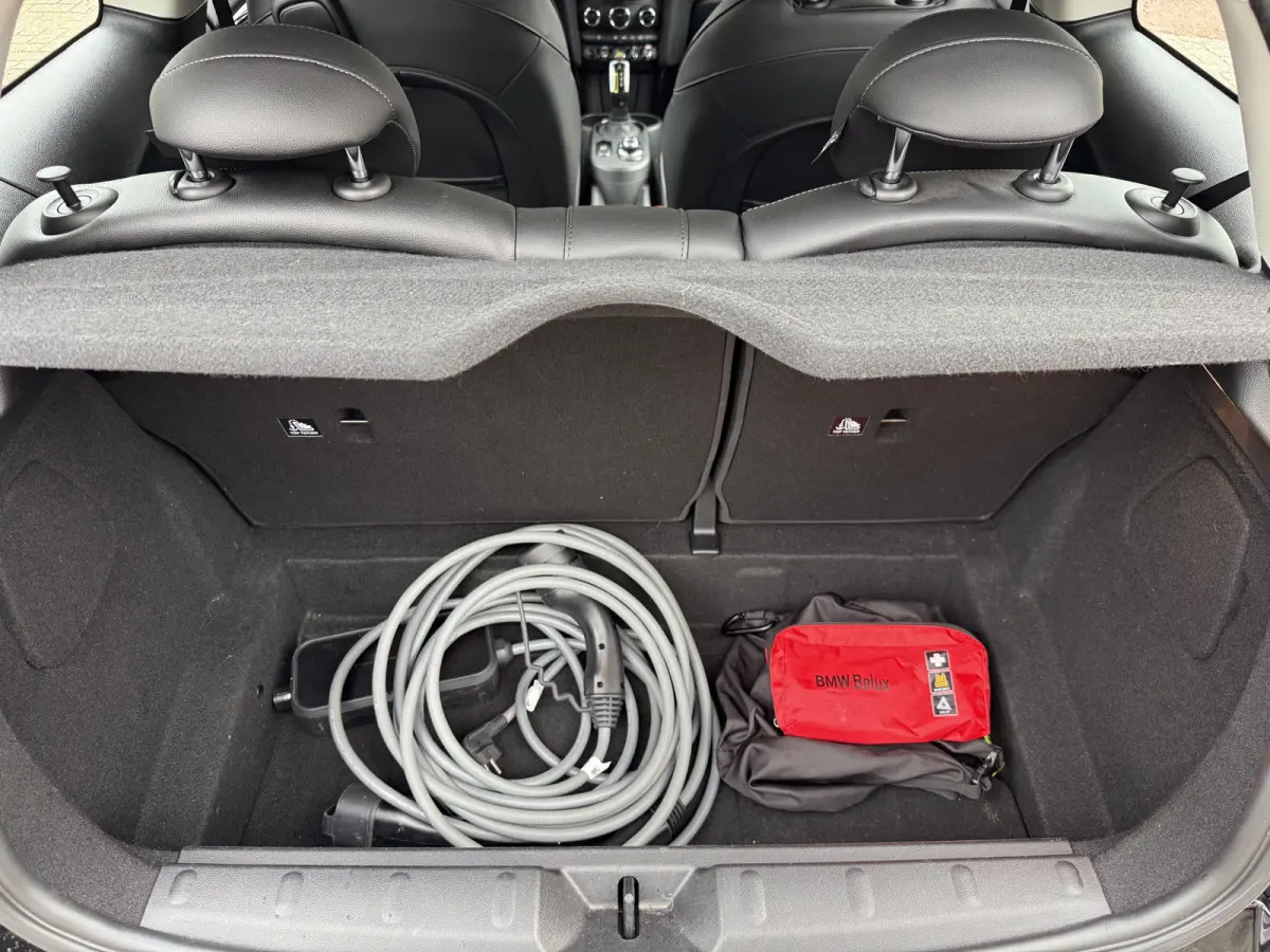 SE 33 kWh, SOH 96% | Sport leder | Clima | Navi & CarPlay