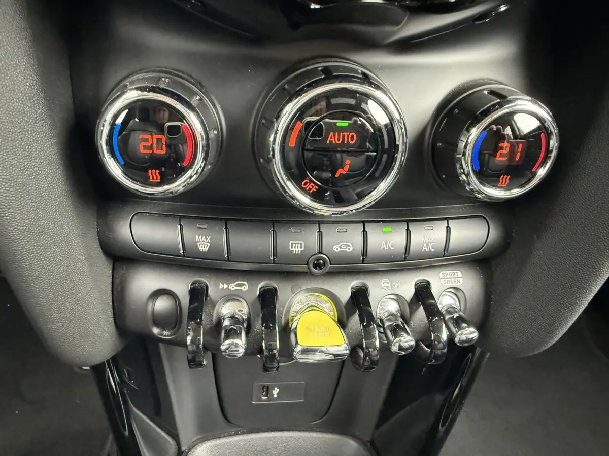 SE 33 kWh, SOH 96% | Sport leder | Clima | Navi & CarPlay