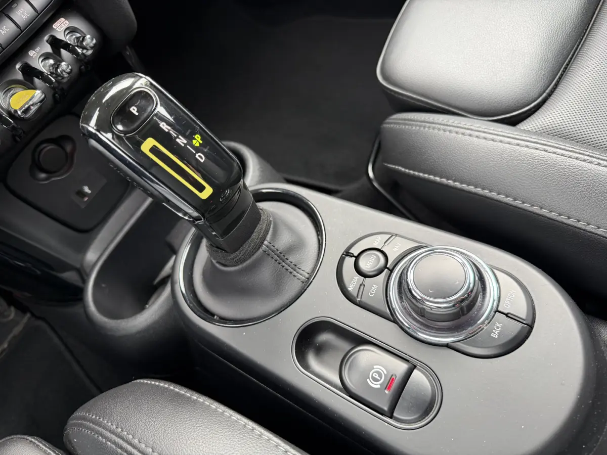 SE 33 kWh, SOH 96% | Sport leder | Clima | Navi & CarPlay