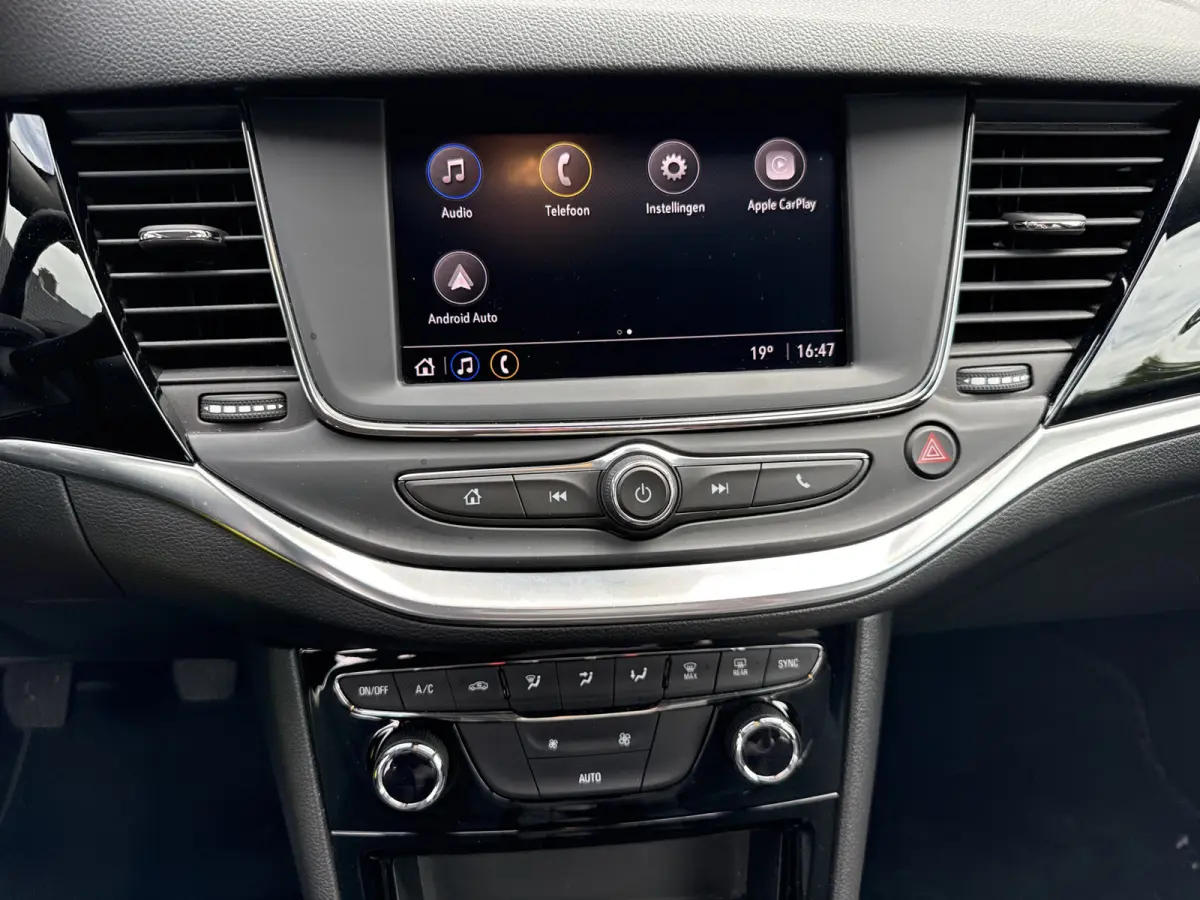 1.2T 110pk Design & Tech, Camera | Navi & Carplay