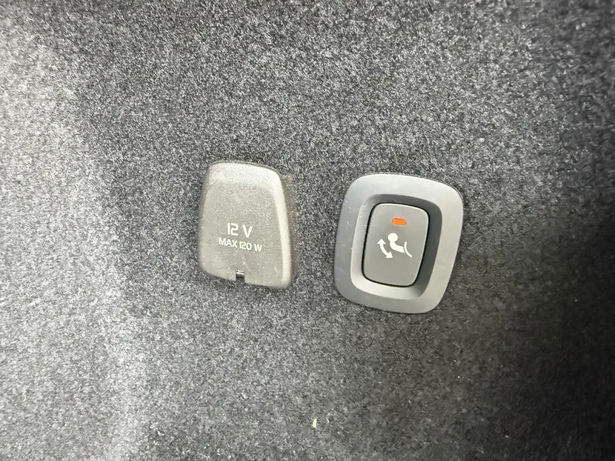 T6 Recharge AWD Inscription, SOH 82% | Pano | Trekhaak | Camera