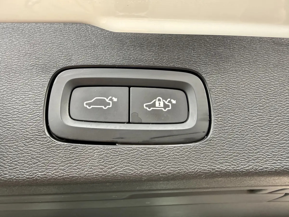 T6 Recharge AWD Inscription, SOH 82% | Pano | Trekhaak | Camera
