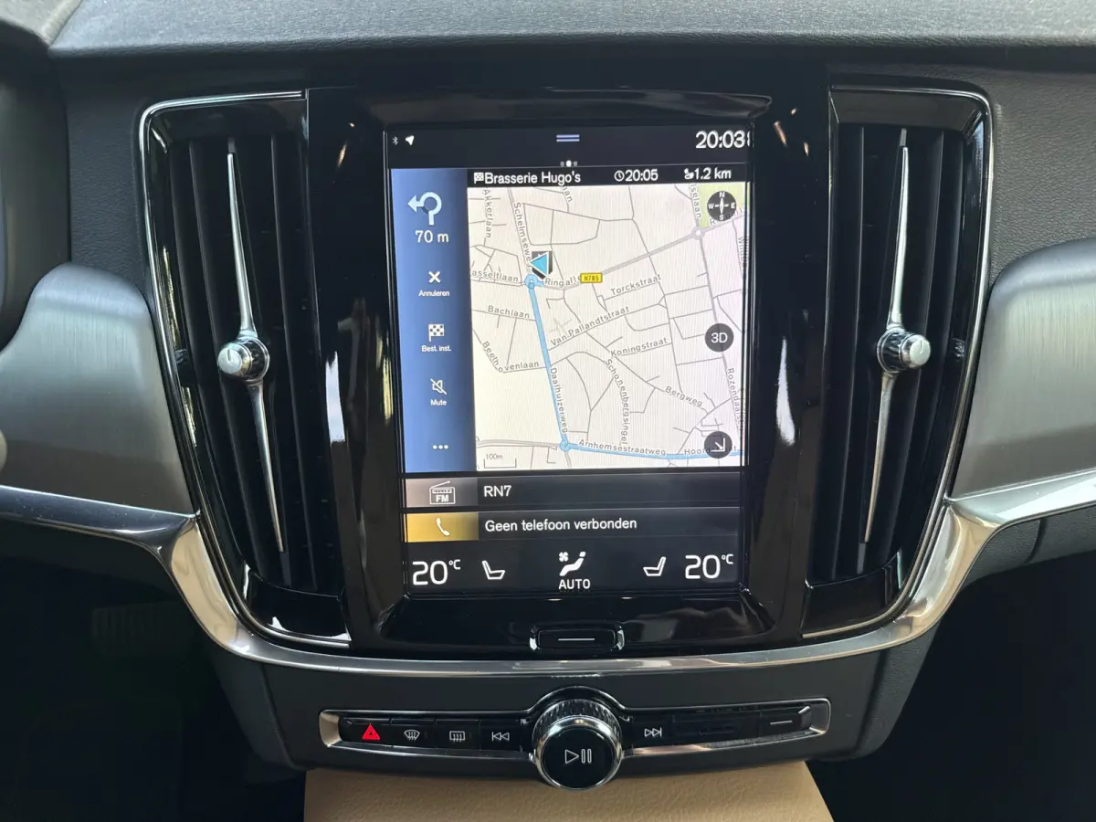 2.0 T4 Momentum+ 190pk Aut., Navi | Leer | Trekhaak | NL auto