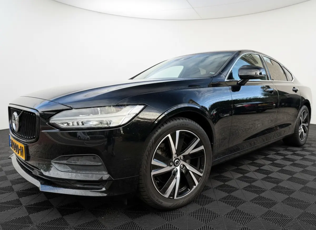 2.0 T4 Momentum+ 190pk Aut., Navi | Leer | Trekhaak | NL auto