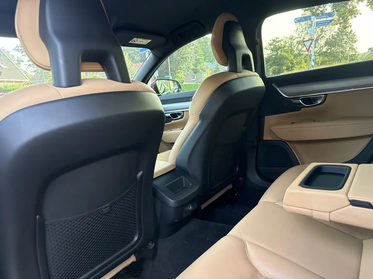 2.0 T4 Momentum+ 190pk Aut., Navi | Leer | Trekhaak | NL auto