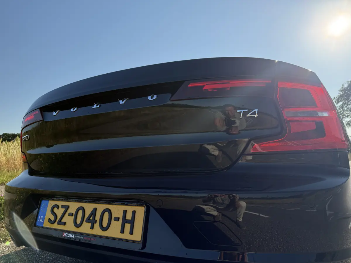 2.0 T4 Momentum+ 190pk Aut., Navi | Leer | Trekhaak | NL auto